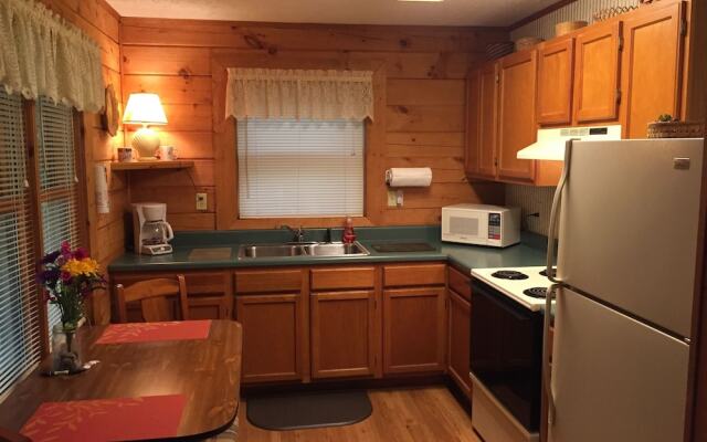 Misty Creek Log Cabins