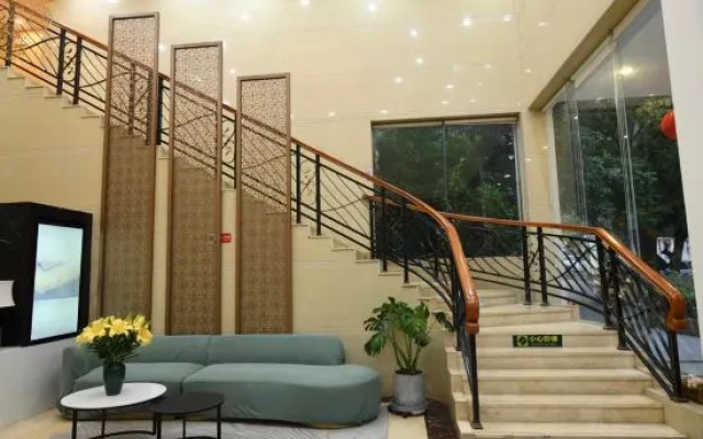 Xiaolu Smart Hotel (Zhaoqing East Gate Plaza, Qixingyan Scenic Area)