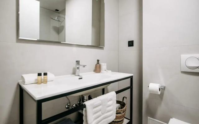Kala Luxury rooms by DuHomes
