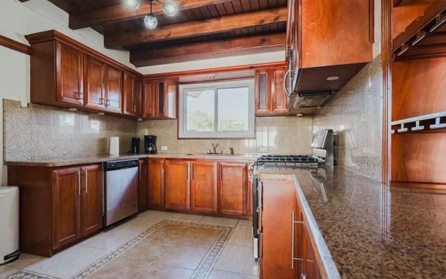 5 Bedroom Villa With Amazing View of Aruba Nature