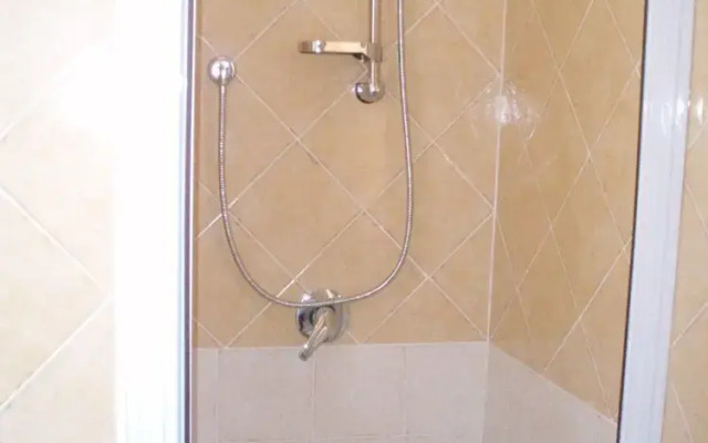 Modern 1 bed Apartment Sleep 3 sea View Only 700mt From sea