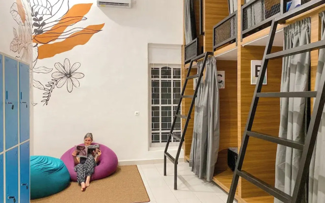 Snooze Hostel Malang