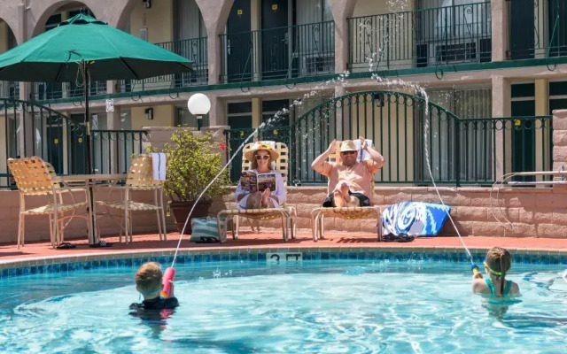 Kings Inn Anaheim at the Park & Convention Center