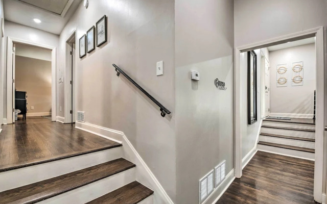 Atlanta Retreat w/ Deck in Greenbriar Area!