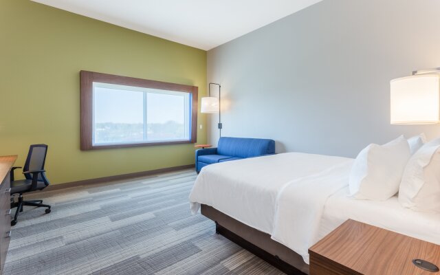 Holiday Inn Express & Suites Springfield North, an IHG Hotel