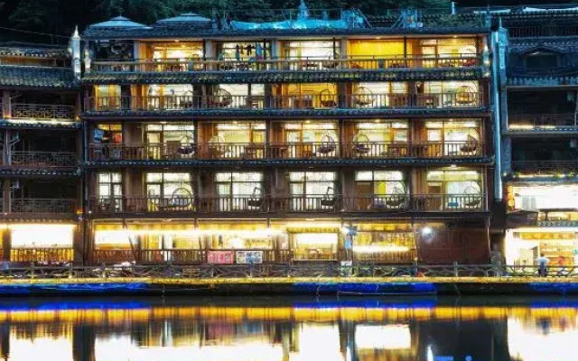Jiuqi Shuidiao Getou Diaojiaolou Hotel