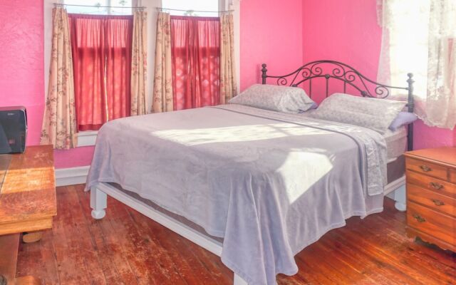 Pass A Grille Beach Escape (107-8)