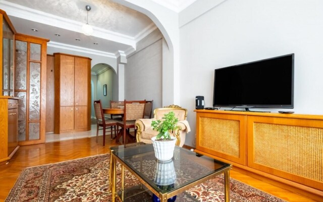 Captivating and Central Flat With Balcony in Sisli