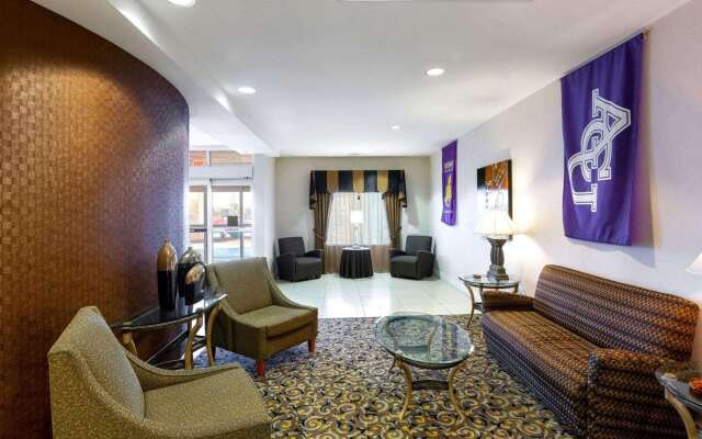 Comfort Suites University