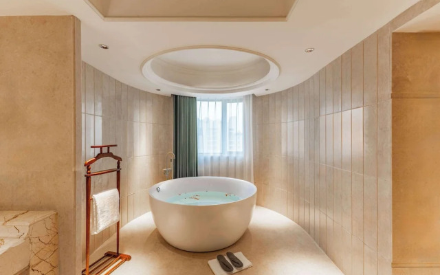 Ramada Plaza By Wyndham Wuhan Dongxi Lake
