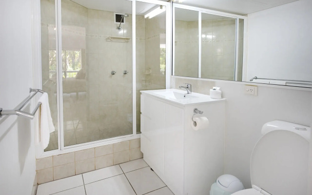 Golden Sands Beachfront Apartment Resort