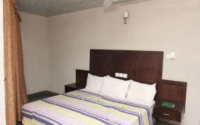 Halims Hotel & Towers