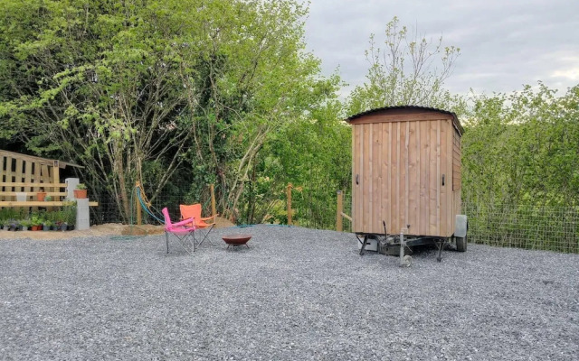 Llandovery - Cabin - Sleeps 2 - Parking - Garden