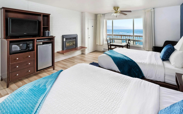 Clarion Inn Surfrider Resort