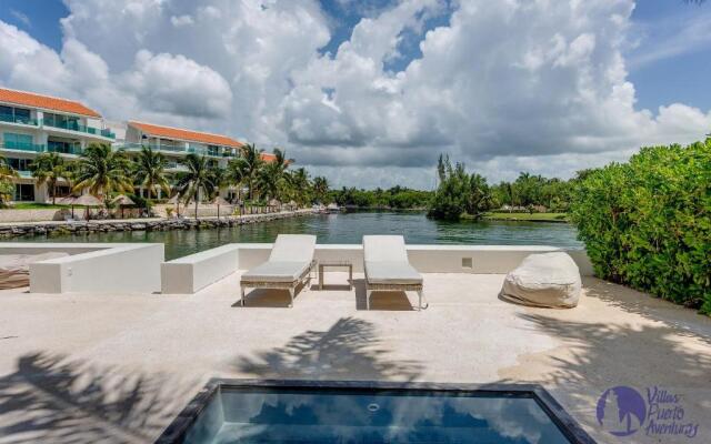 House with private pool, jacuzzi and pier