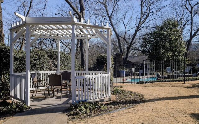 Stone Mountain Manor