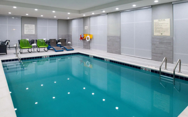 Hampton Inn & Suites Adrian