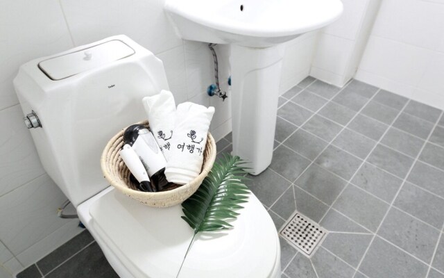 Ulsan Dalbit Eunhasu Guest House