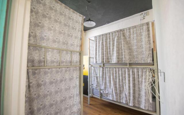 82G Backpacker Inn
