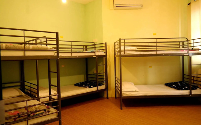 The Hive Singapore Hostel