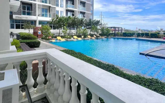 Room-simple, Modern & Cozy Condo in Lafa