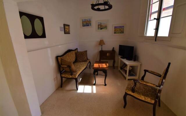 Stylish and characterful townhouse - views, A/C