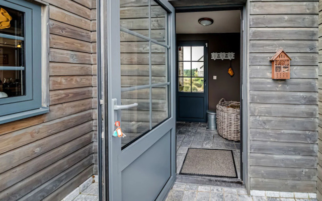 Tranquil Holiday Home in Mont with bubble bath, Terrace, Garden