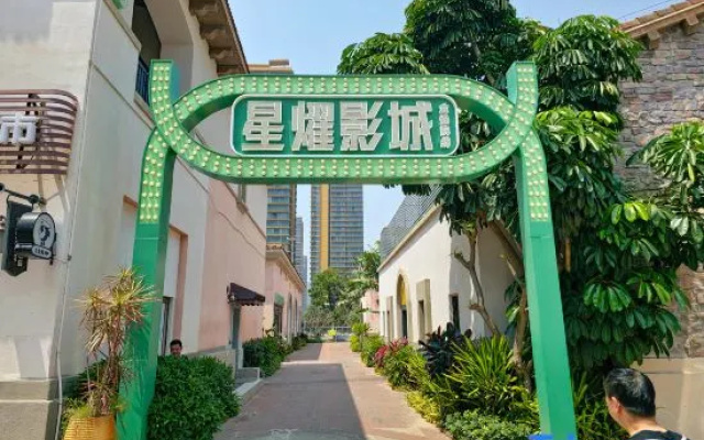 The Big Goose Sunset Seaview Hotel – People – Huizhou