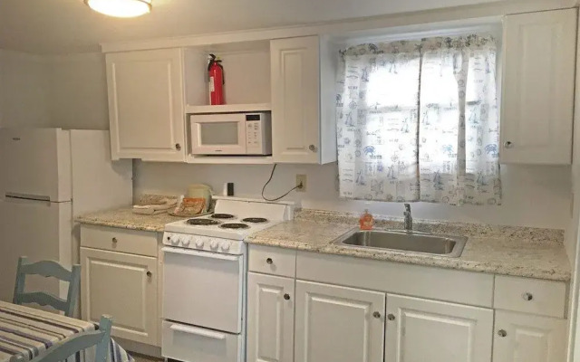 Carriage House Motel Cottages & Suites