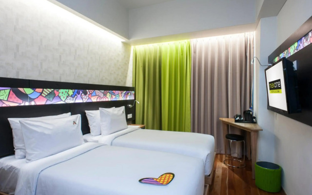 MaxOneHotels at Dharmahusada - Surabaya