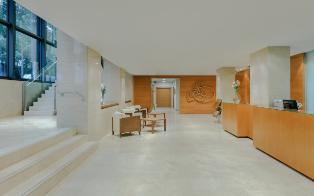 Catalonia Barcelona Beach Hotel 