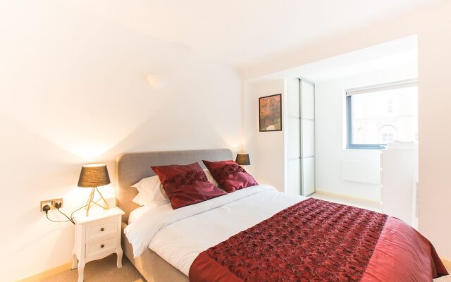 Spacious 1 Bedroom Apartment In Kensington A2