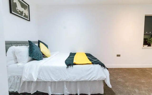 Charming 2-bed Apartment in Purley