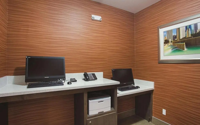 La Quinta Inn  Suites by Wyndham Houston Channelview