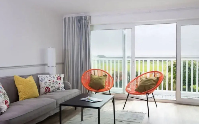 Bright Modern Selsey Seafront Home