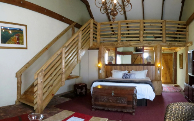 T'Niqua Stable Inn