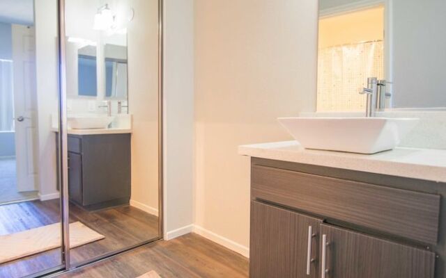 Prime Location Westwood Apartment 409w