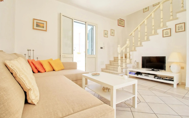 Ada Lovely House