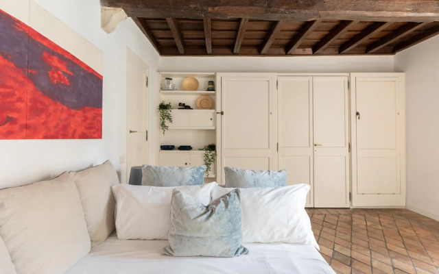 iFlat Navona Bright Studio