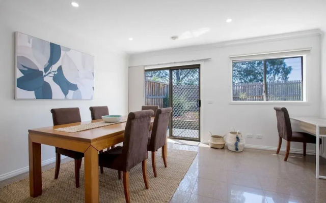 Peaceful Designer 2br@leafy Mill Park