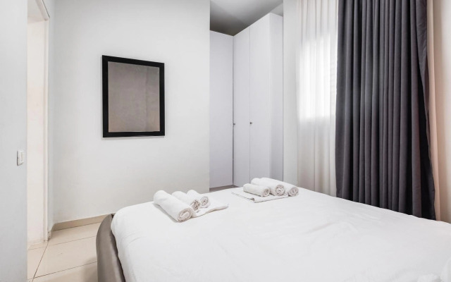 Premium 1BD apartment near the beach W/Balcony