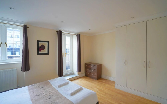 Lovely Balcony Apartment - Central London
