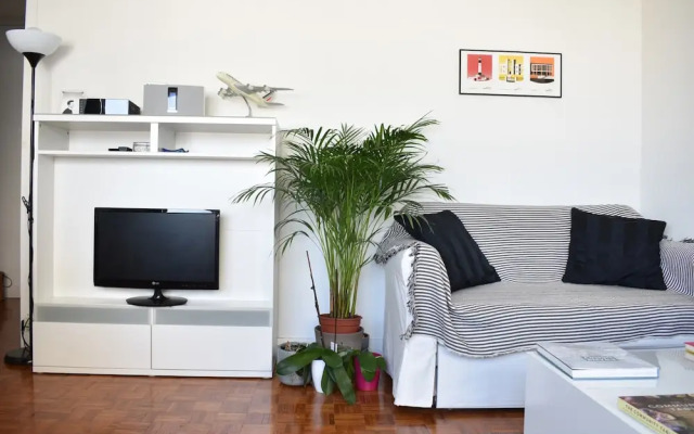 Top Floor 1 Bedroom Apartment Near Gare de Lyon