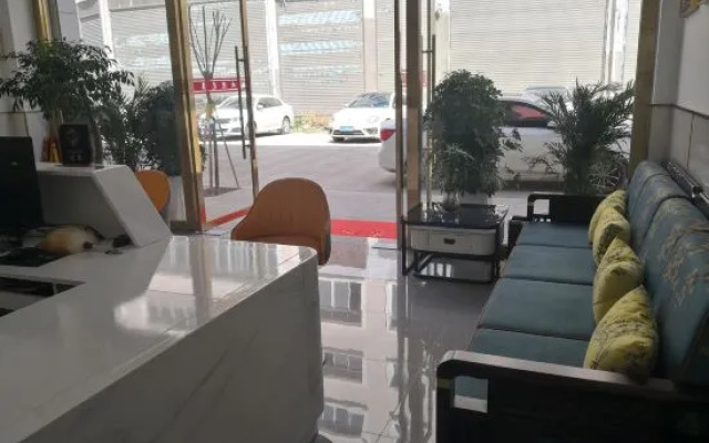 Zhaotong Dongjia Hotel (Jinhai Building Materials City)