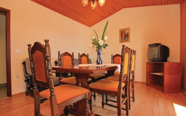 Amazing Home in Prizba With Wifi and 7 Bedrooms