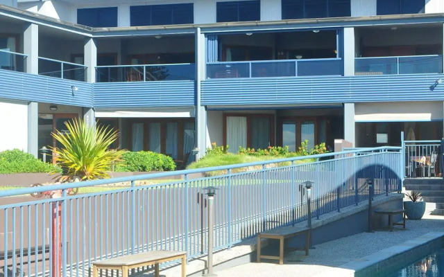 Lennox Point Holiday Apartments
