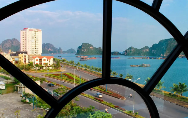 Royal Hotel Halong - Hon Gai