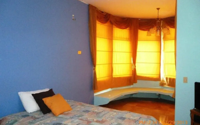Roommates Suites