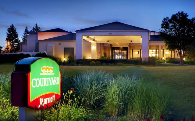 Courtyard by Marriott Chicago Deerfield