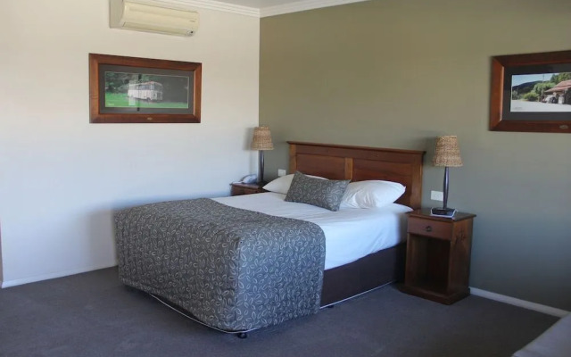 Saltbush Motor Inn